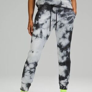 Lululemon Scuba High-Rise Jogger – Earth Dye Stone – Size 12